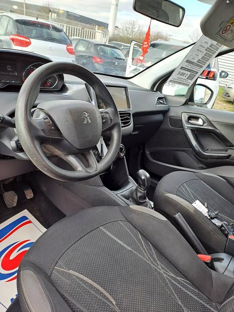 PEUGEOT 208 2014