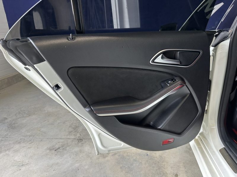 MERCEDES BENZ CLASSE CLA  220 CDI 2.2 170CH BVA AMG LINE  2013