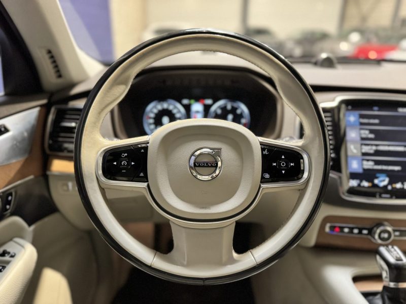 VOLVO XC90 D5 AWD 225ch MOMENTUM / DISTRI OK / SUIVI D ENTRETIEN COMPLET