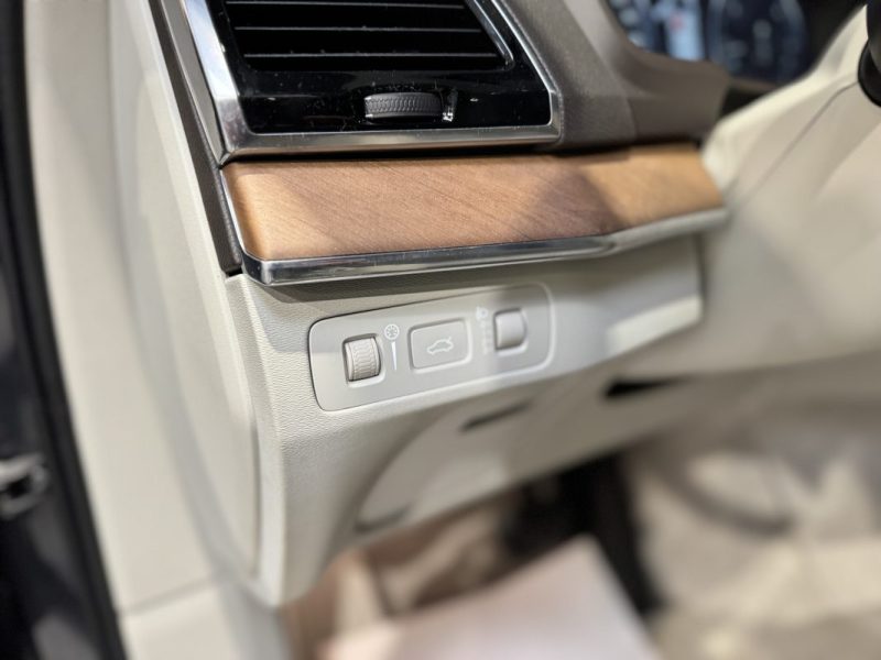 VOLVO XC90 D5 AWD 225ch MOMENTUM / DISTRI OK / SUIVI D ENTRETIEN COMPLET