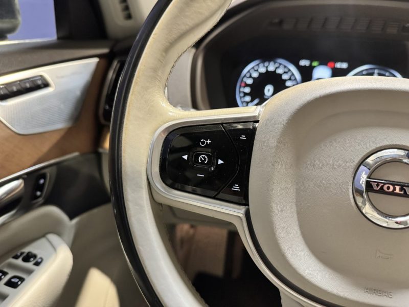 VOLVO XC90 D5 AWD 225ch MOMENTUM / DISTRI OK / SUIVI D ENTRETIEN COMPLET