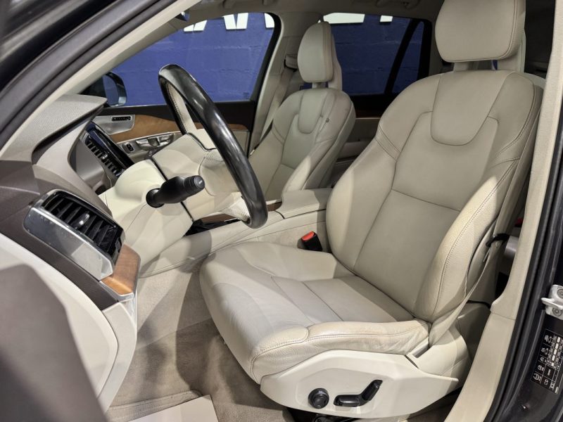 VOLVO XC90 D5 AWD 225ch MOMENTUM / DISTRI OK / SUIVI D ENTRETIEN COMPLET