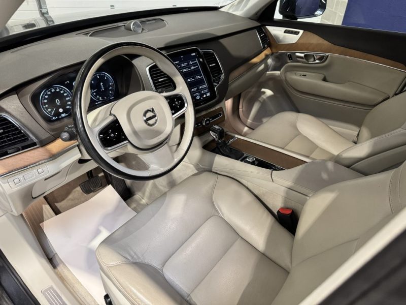 VOLVO XC90 D5 AWD 225ch MOMENTUM / DISTRI OK / SUIVI D ENTRETIEN COMPLET