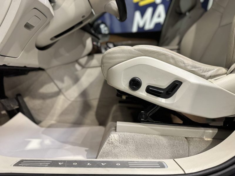 VOLVO XC90 D5 AWD 225ch MOMENTUM / DISTRI OK / SUIVI D ENTRETIEN COMPLET