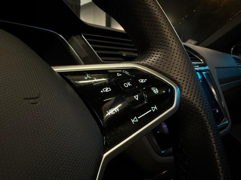 VOLKSWAGEN TIGUAN R LINE 1.4 EHYBRID 245 ch Dsg6 / TOIT OUVRANT + AFFICHAGE TETE HAUTE / 