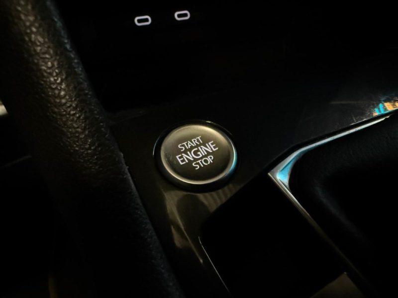 VOLKSWAGEN TIGUAN R LINE 1.4 EHYBRID 245 ch Dsg6 / TOIT OUVRANT + AFFICHAGE TETE HAUTE / 