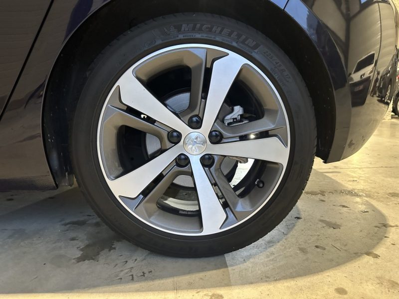 PEUGEOT 308 1.2 110 BVM  ALLURE / CAR PLAY / ATTELAGE  2020