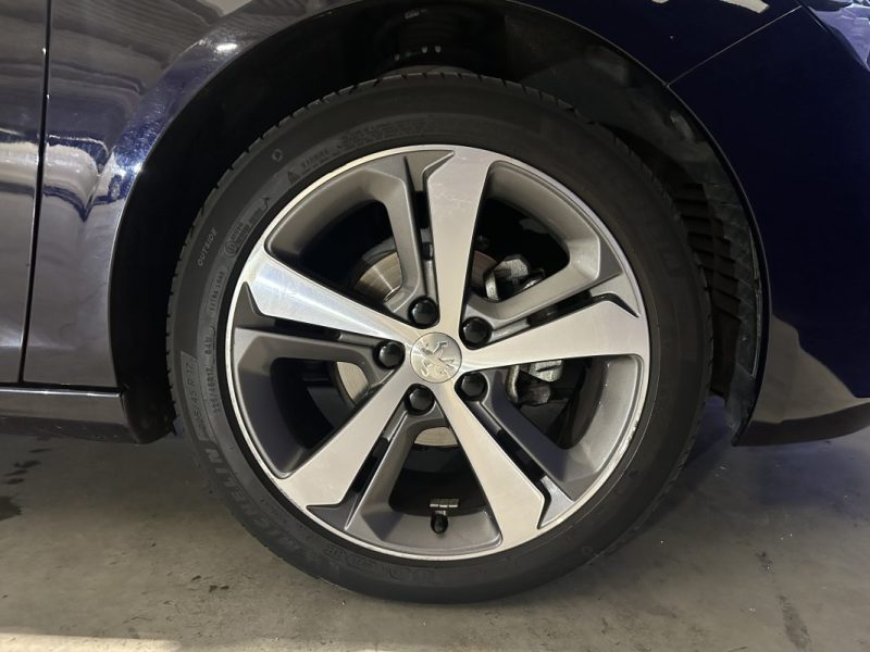 PEUGEOT 308 1.2 110 BVM  ALLURE / CAR PLAY / ATTELAGE  2020