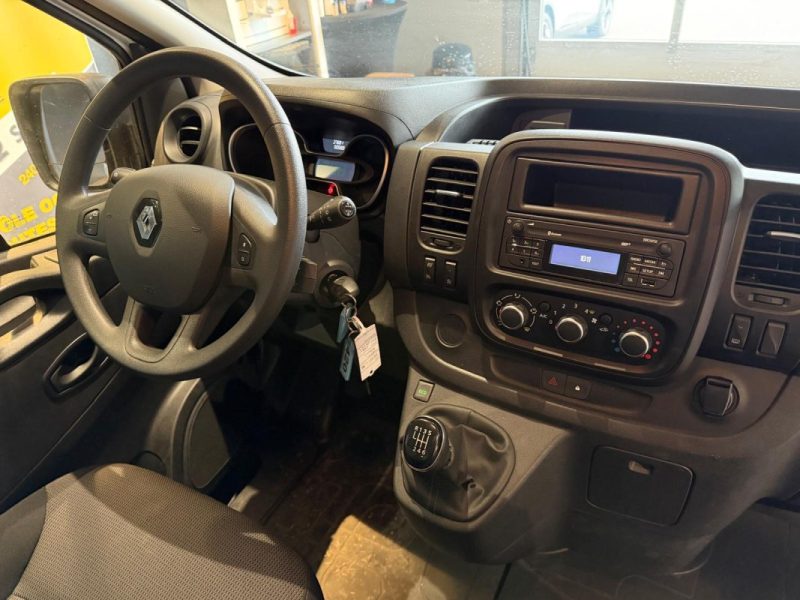 RENAULT TRAFIC COMBI ZEN L2 2.0 DCI 145 / ATTELAGE / CLIM AV + AR / RADAR AR / ENTRETIEN RENAULT