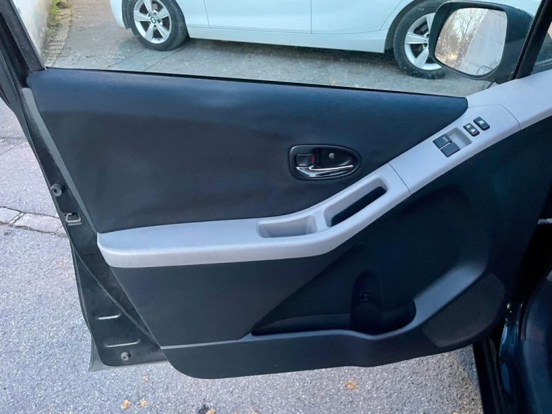 TOYOTA YARIS 1.3 VVT-I 100 CONFORT 