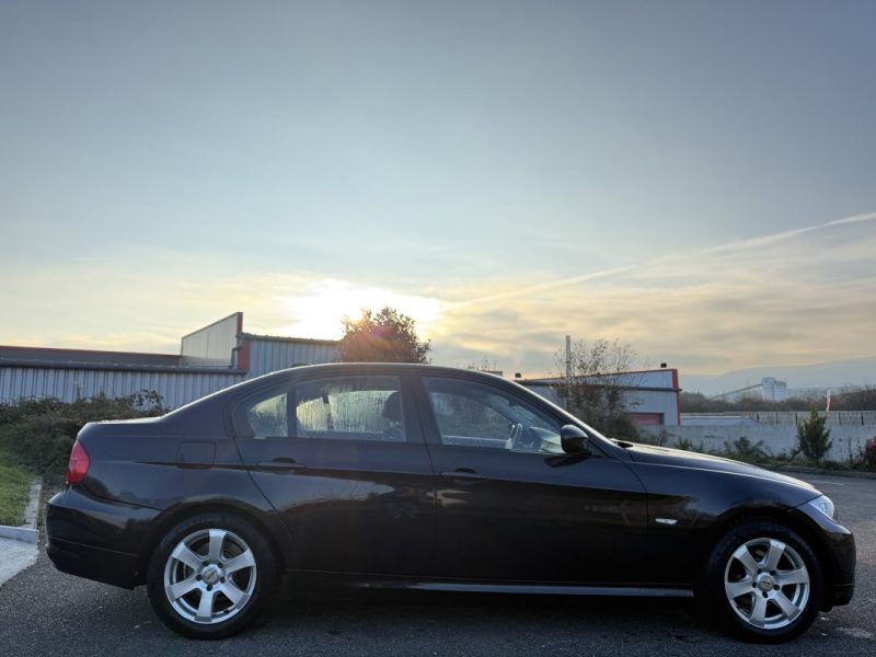 BMW Série 3 V (E90) 318i 143ch Sport Design 1éré Main Garantie 6 Mois