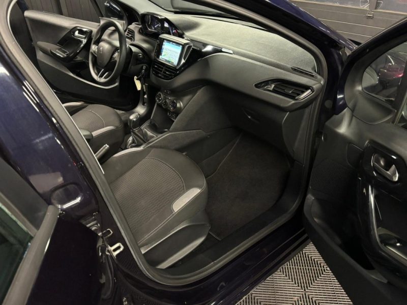 PEUGEOT 208 1.2 82 Cv 5 PLACES ECRAN TACTILE BLUETOOTH - CRIT AIR 1 - GARANTIE 1 AN 