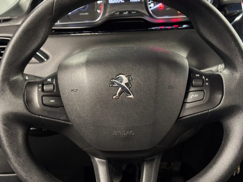PEUGEOT 208 1.2 82 Cv 5 PLACES ECRAN TACTILE BLUETOOTH - CRIT AIR 1 - GARANTIE 1 AN 