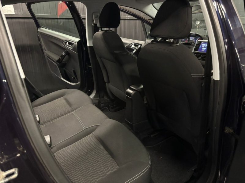 PEUGEOT 208 1.2 82 Cv 5 PLACES ECRAN TACTILE BLUETOOTH - CRIT AIR 1 - GARANTIE 1 AN 