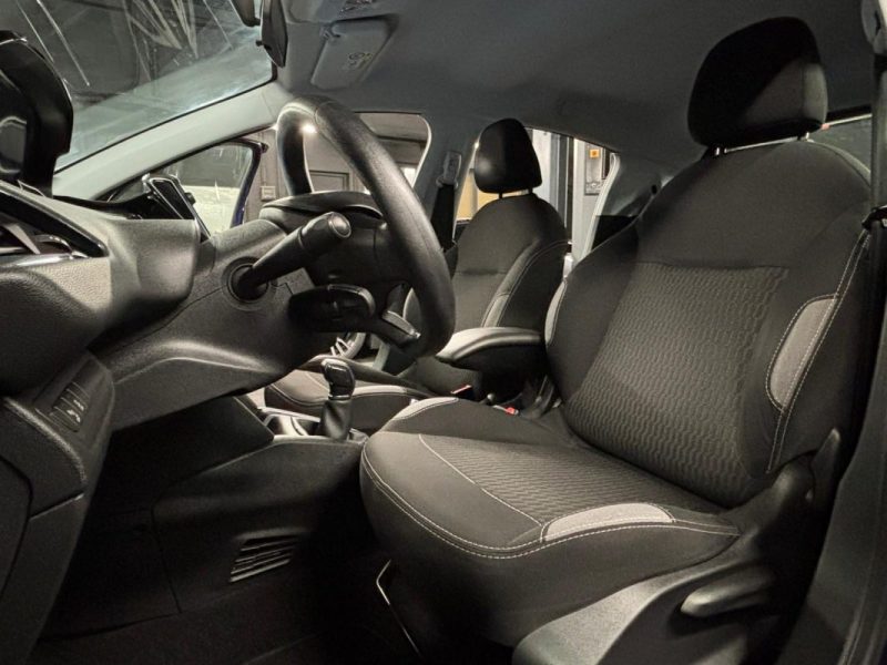 PEUGEOT 208 1.2 82 Cv 5 PLACES ECRAN TACTILE BLUETOOTH - CRIT AIR 1 - GARANTIE 1 AN 