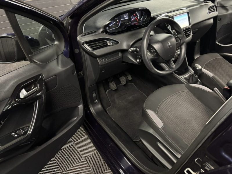 PEUGEOT 208 1.2 82 Cv 5 PLACES ECRAN TACTILE BLUETOOTH - CRIT AIR 1 - GARANTIE 1 AN 