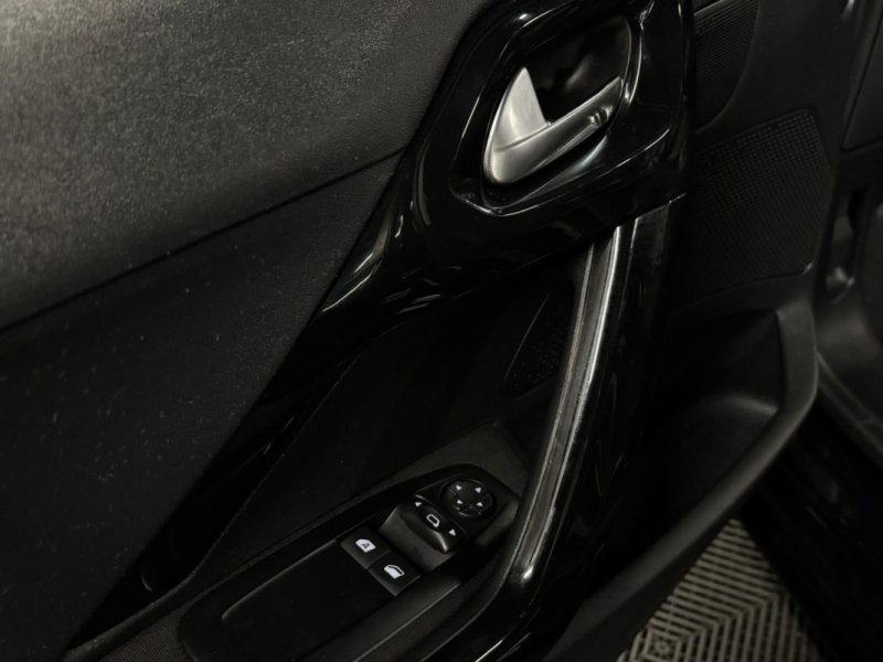 PEUGEOT 208 1.2 82 Cv 5 PLACES ECRAN TACTILE BLUETOOTH - CRIT AIR 1 - GARANTIE 1 AN 