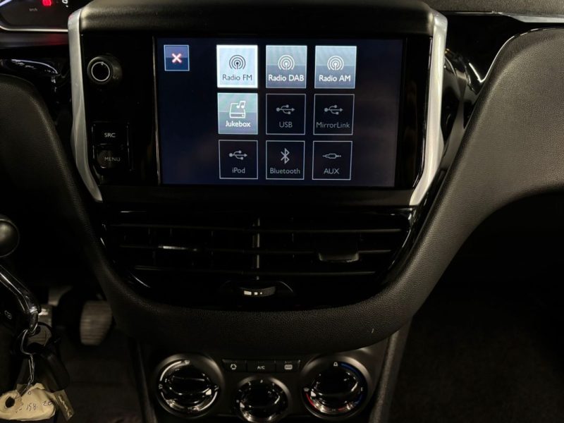 PEUGEOT 208 1.2 82 Cv 5 PLACES ECRAN TACTILE BLUETOOTH - CRIT AIR 1 - GARANTIE 1 AN 