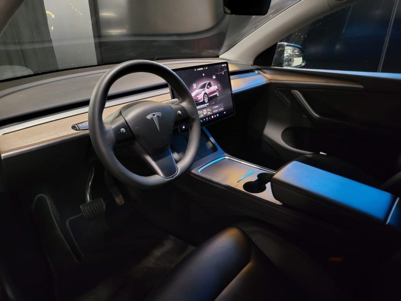 TESLA MODEL Y Standard PROPULSION / SIEGES ELECTRIQUES + SIEGES AV & AR CHAUFFANTS /