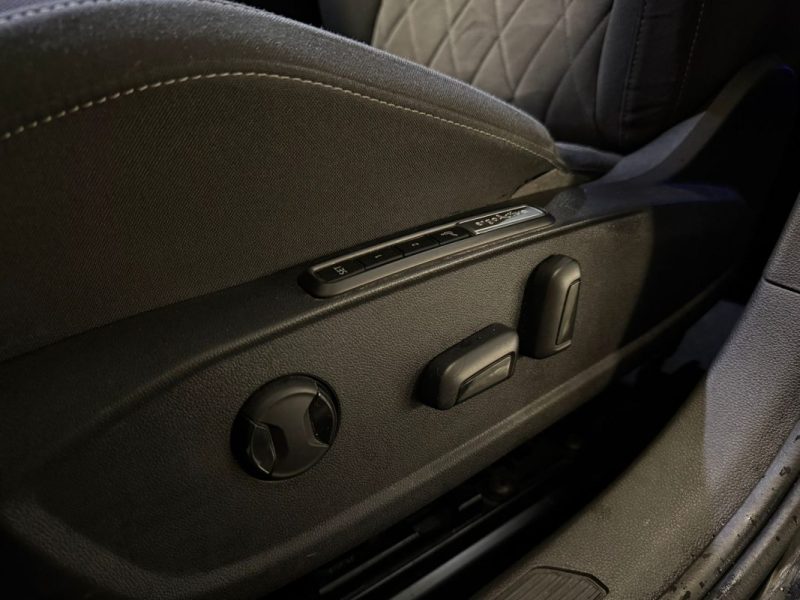 VOLKSWAGEN GOLF VIII 1.5 ETSI 150 ch STYLE 1ST DSG7 / TOIT OUVRANT + SIEGES ELECTRIQUES A MEMOIRE / 