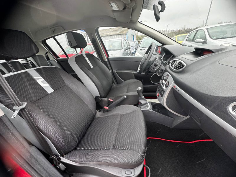 RENAULT CLIO 1.2 16V (74 KW/ 101 CH)RIP CURL 2009