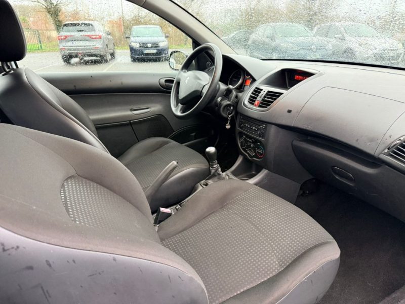 PEUGEOT 206 + 1.1 FINITION URBAN - DISTRIBUTION NEUVE - JOINT DE CULASSE NEUF - GARANTIE 6 MOIS 