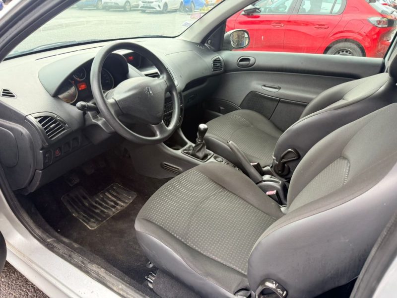 PEUGEOT 206 + 1.1 FINITION URBAN - DISTRIBUTION NEUVE - JOINT DE CULASSE NEUF - GARANTIE 6 MOIS 
