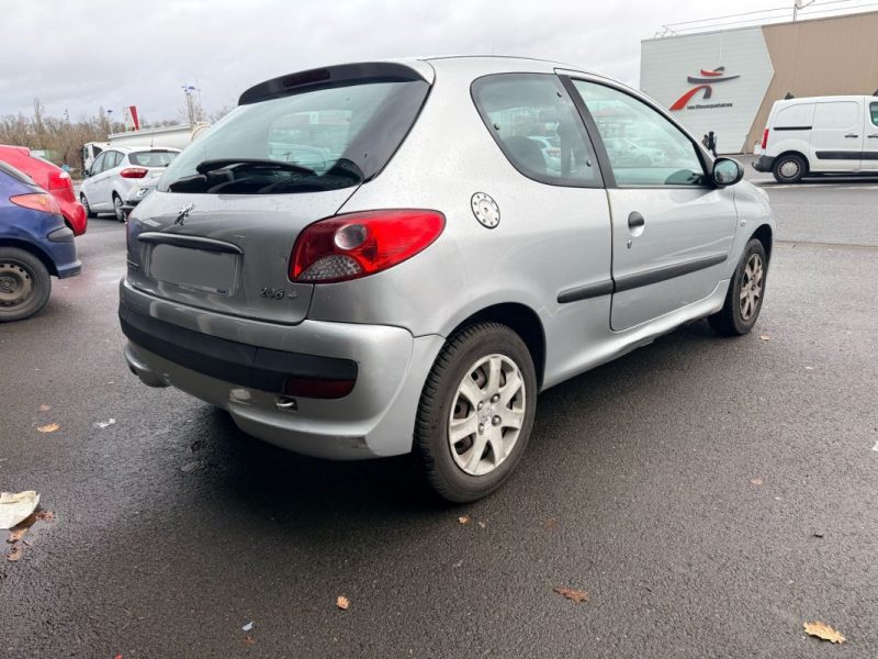 PEUGEOT 206 + 1.1 FINITION URBAN - DISTRIBUTION NEUVE - JOINT DE CULASSE NEUF - GARANTIE 6 MOIS 