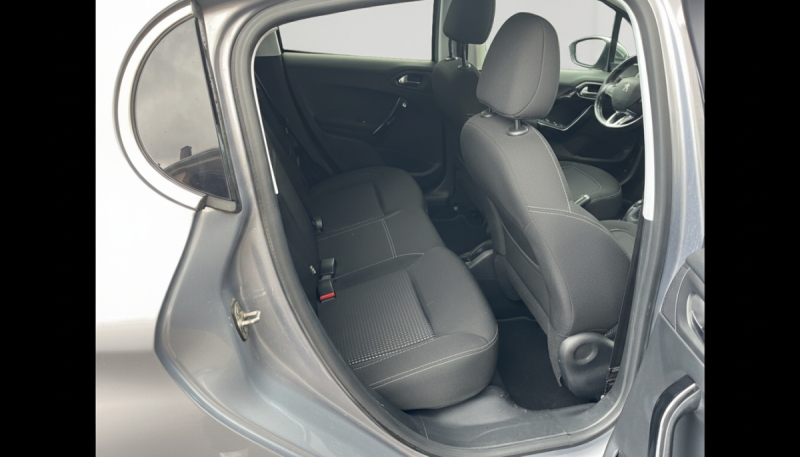 PEUGEOT 208 1.5 L BlueHDI 100 ch TECH EDITION