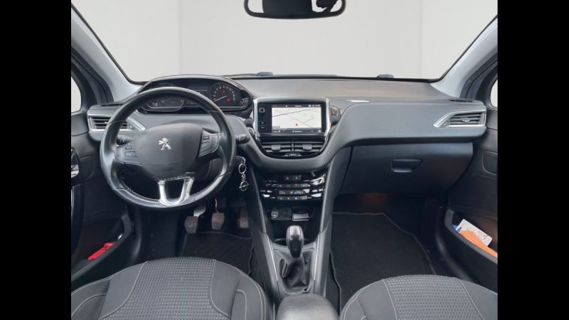 PEUGEOT 208 1.5 L BlueHDI 100 ch TECH EDITION