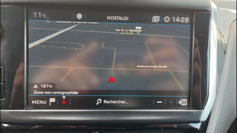PEUGEOT 208 1.5 L BlueHDI 100 ch TECH EDITION