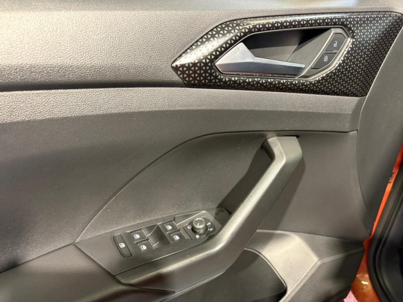 VOLKSWAGEN T-CROSS 1.0 TSI 110CH R-LINE *** RÉVISION À JOUR / RIEN À PRÉVOIR ***