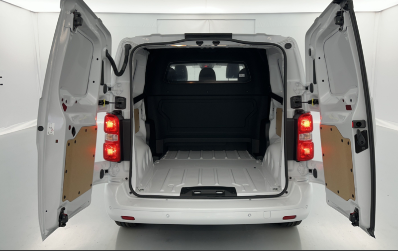 PEUGEOT EXPERT CA III M 2.0 BLUEHDI 180 CV EAT8 2025
