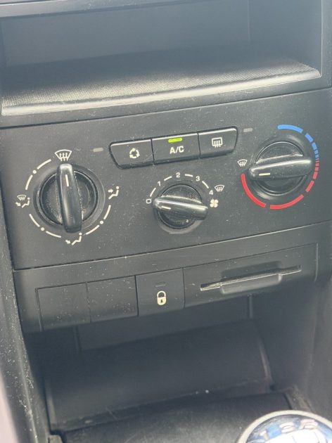 PEUGEOT 207 1.6 HDI URBAN MOVE 2008 - 62 157Kms - Distrib ok - Premier Main - Suivit PEUGEOT