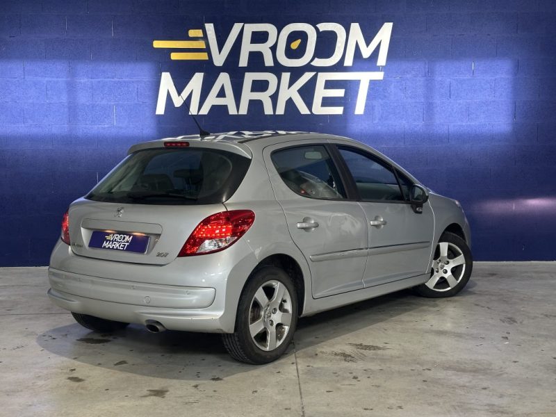 PEUGEOT  207 1.6 VTI 120 EXECUTIVE BVM / TOIT PANO / 2012