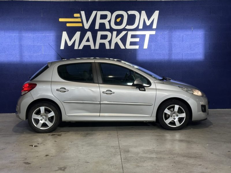 PEUGEOT  207 1.6 VTI 120 EXECUTIVE BVM / TOIT PANO / 2012