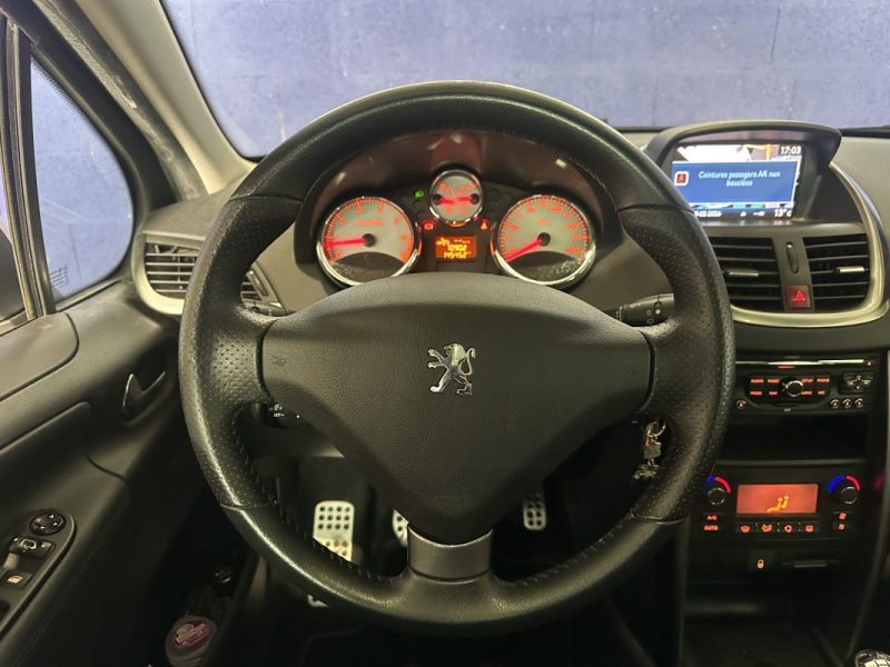 PEUGEOT  207 1.6 VTI 120 EXECUTIVE BVM / TOIT PANO / 2012