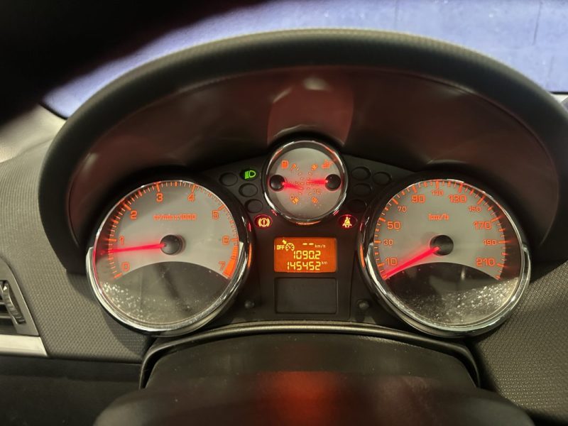 PEUGEOT  207 1.6 VTI 120 EXECUTIVE BVM / TOIT PANO / 2012