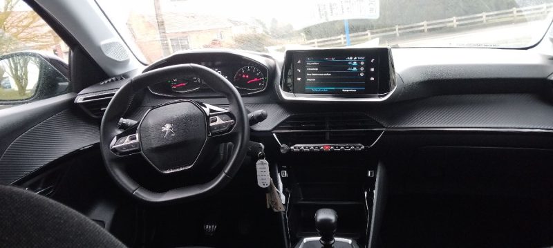 PEUGEOT 208  HDI 100 CV AN 2023 PROPRE BIEN EQUIPE 44 KM