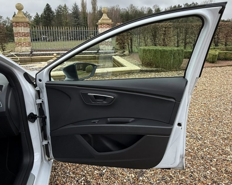 SEAT LEON FR 2.0 TDI 150ch DSG-7 / VIRTUAL COCKPIT / FULL LED / CAMÉRA DE RECUL 