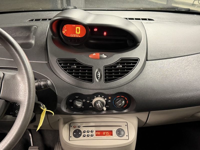 RENAULT TWINGO II SOCIETE 1.5 DCI 65 Cv 2 PLACES / FRAIS A PREVOIR LIRE L ANNONCE - VENTE EN L ETAT