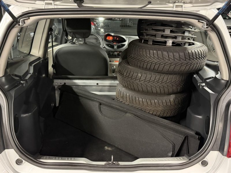 RENAULT TWINGO II SOCIETE 1.5 DCI 65 Cv 2 PLACES / FRAIS A PREVOIR LIRE L ANNONCE - VENTE EN L ETAT