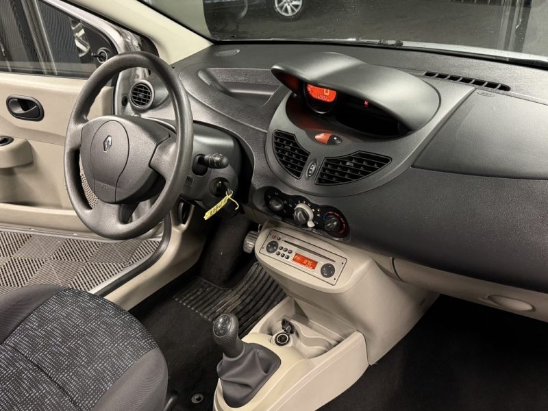 RENAULT TWINGO II SOCIETE 1.5 DCI 65 Cv 2 PLACES / FRAIS A PREVOIR LIRE L ANNONCE - VENTE EN L ETAT