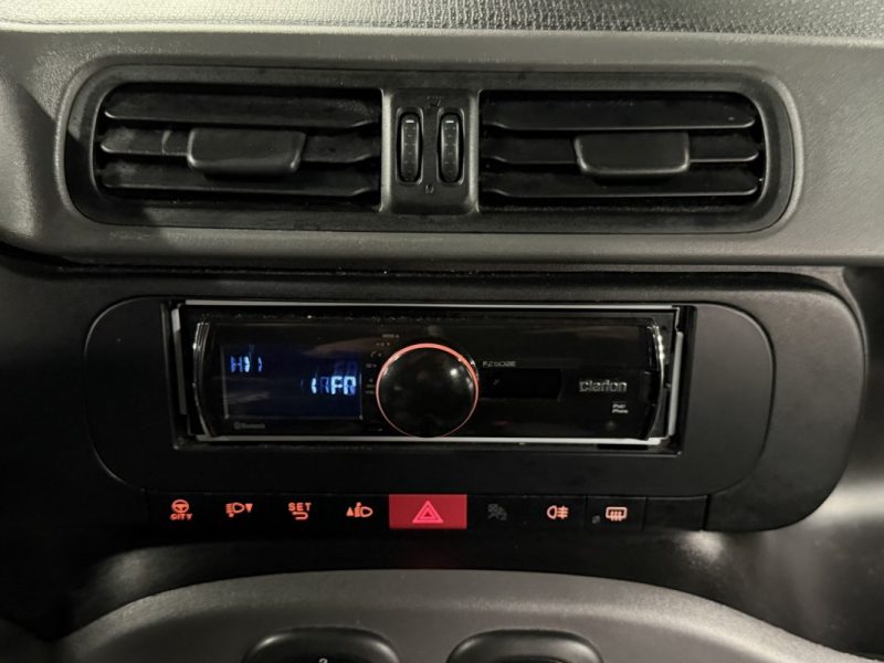 FIAT PANDA 3 III YOUNG 1.2 69 Cv 5 PORTES CLIMATISATION CRIT AIR 1 - GARANTIE 1 AN
