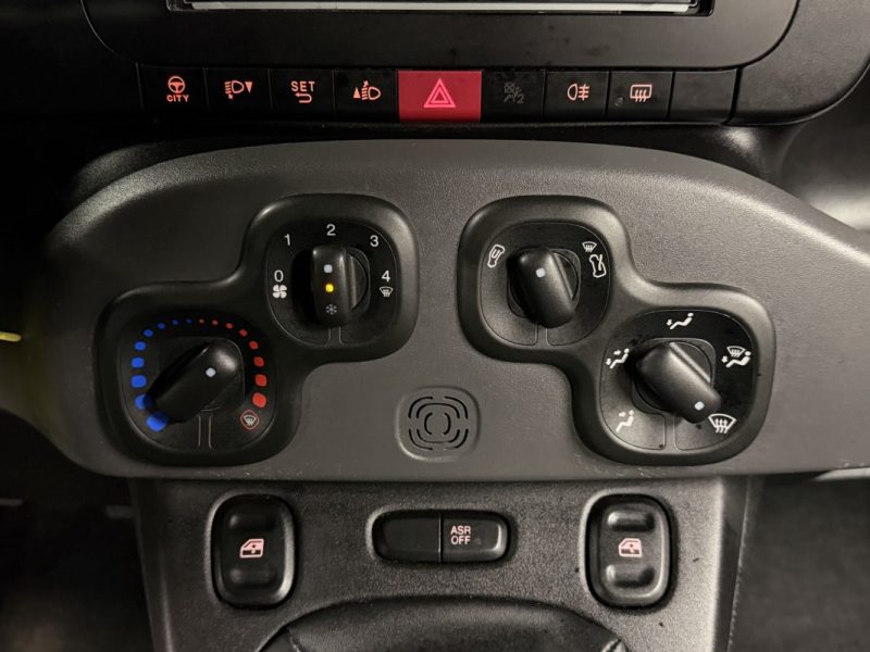 FIAT PANDA 3 III YOUNG 1.2 69 Cv 5 PORTES CLIMATISATION CRIT AIR 1 - GARANTIE 1 AN