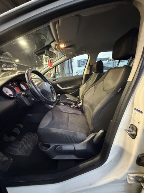 PEUGEOT 308  2009 - 69 125Kms - 120 CH - Distrib ok - Premier Main - SUIVIT PEUGEUOT