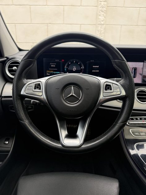 MERCEDES CLASSE E220D SPORTLINE BVA 9G-TRONIC 194ch / TOIT OUVRANT PANORAMIQUE / CAMÉRA DE RECUL
