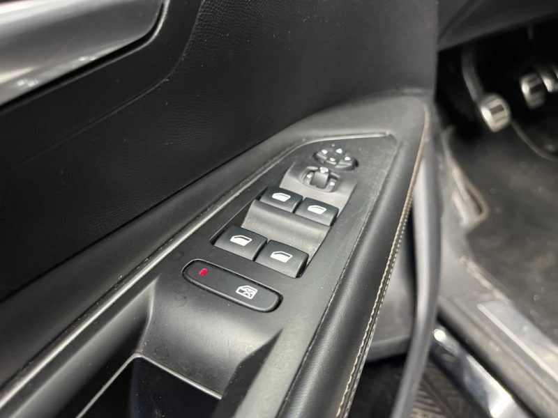 Peugeot 3008 1.6 BlueHDI 120ch GT-Line S&S | Cuir complet | Sièges massant | Sièges chauffants