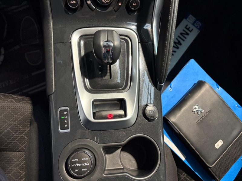 🔹 Peugeot 3008 2.0 HDi Hybrid4 🔹 Hybride Diesel – 4 roues motrices 🔹 Boîte automatique - Garantie