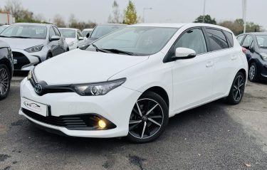 TOYOTA AURIS 1.8 HYBRID 136h DESIGN EDITION